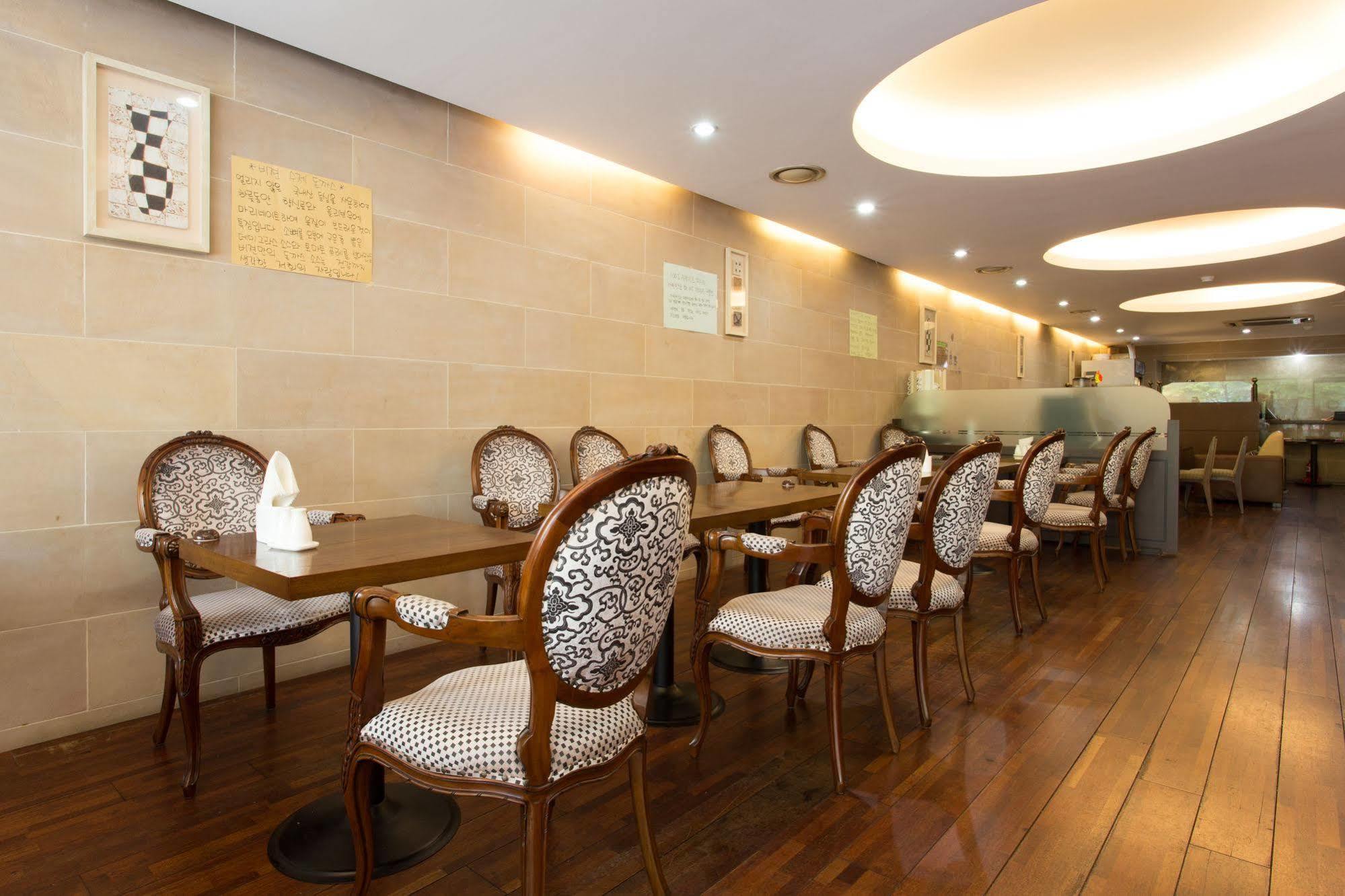 Vision Hotel 2*